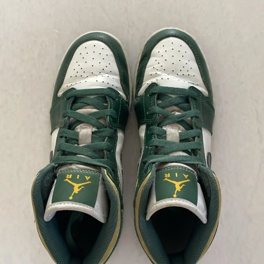 Nike Air Jordan 1 Mid 554725-371 Sneakers - Green and White Size 4.5 Y